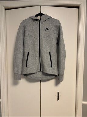 Women’s Nike tech